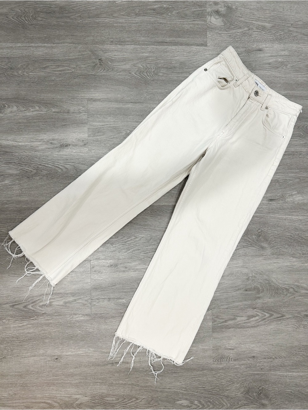 Zara Straight-Leg High-Rise Jeans in White with Raw Hem